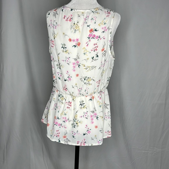 Pleione white floral crossover tank top - Picture 2 of 8